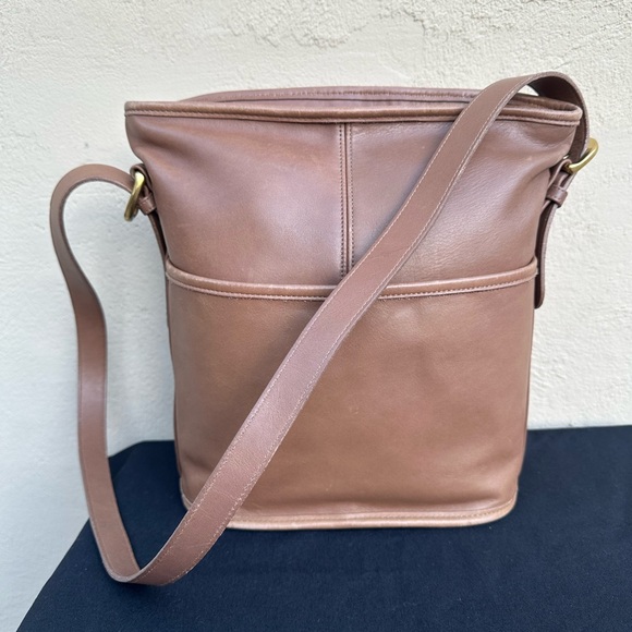 Coach Handbags - 🧋Vintage Coach Bleecker in Taupe 4153🧋